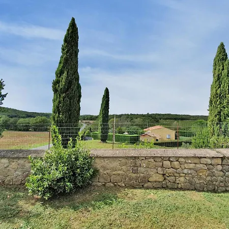 Vignes With Hébergement de vacances Saint-Césaire-de-Gauzignan